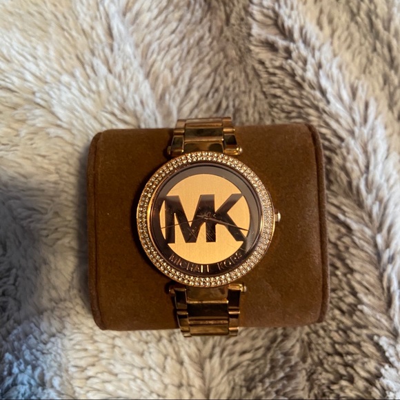 ✨ MICHAEL KORS ROSE GOLD WATCH ✨ - Picture 2 of 5